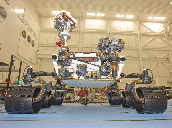 Марсоход Curiosity перед отправкой на космодром на мысе Канаверал